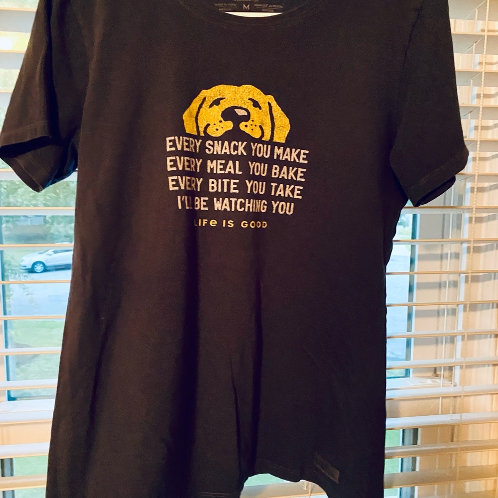 Life Is Good Yellow Dog Graphic Tee Labrador - short sleeve crew neck women’s